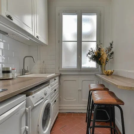 Charming Near Montmartre Апартаменты