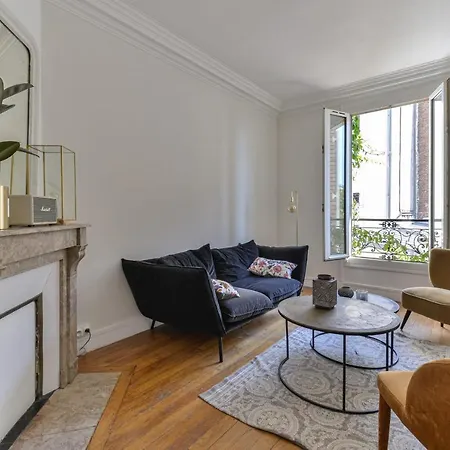 Charming Near Montmartre Апартаменты