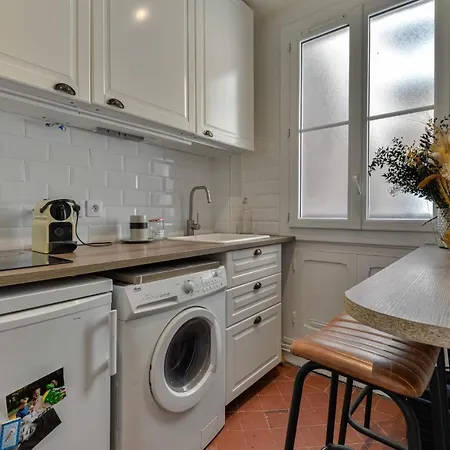 Charming Near Montmartre Апартаменты Париж